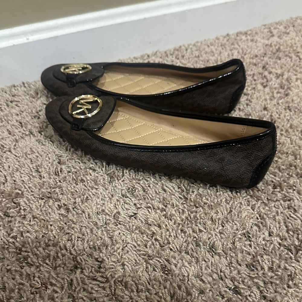 NEW Michael Kors Dark Brown Flats with Gold Logo size 8 - Picture 5 of 7